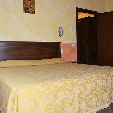Hotel Oasi Neumann Cortona Luaran gambar