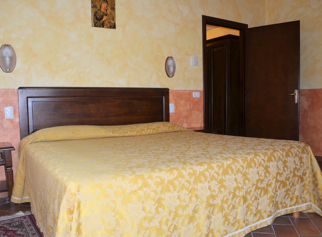Hotel Oasi Neumann Cortona Luaran gambar