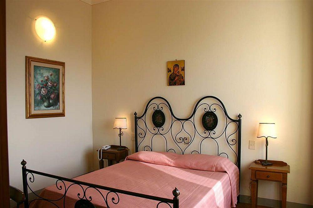 Hotel Oasi Neumann Cortona Luaran gambar