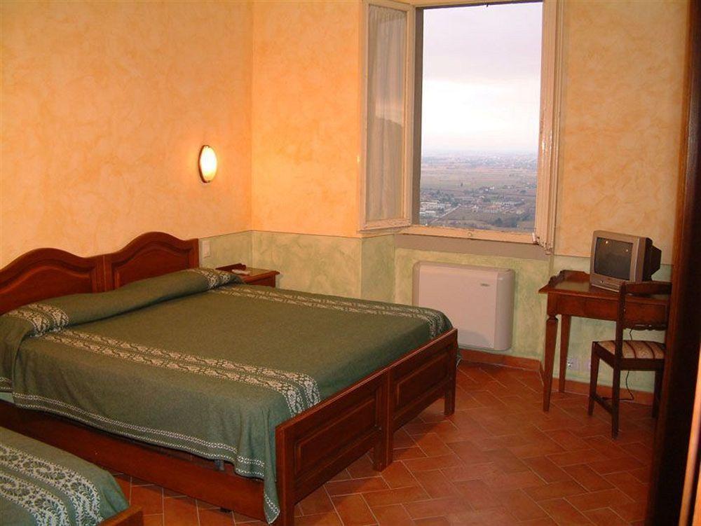 Hotel Oasi Neumann Cortona Luaran gambar