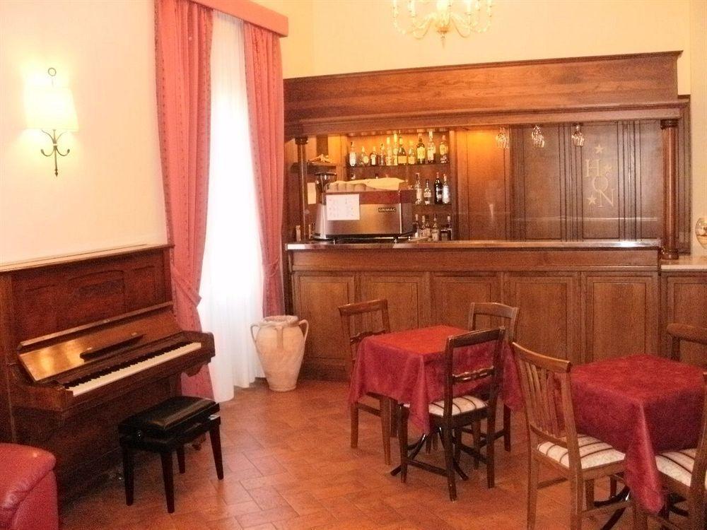 Hotel Oasi Neumann Cortona Luaran gambar