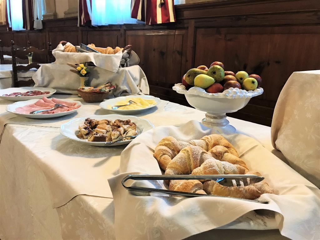 Hotel Oasi Neumann Cortona Luaran gambar