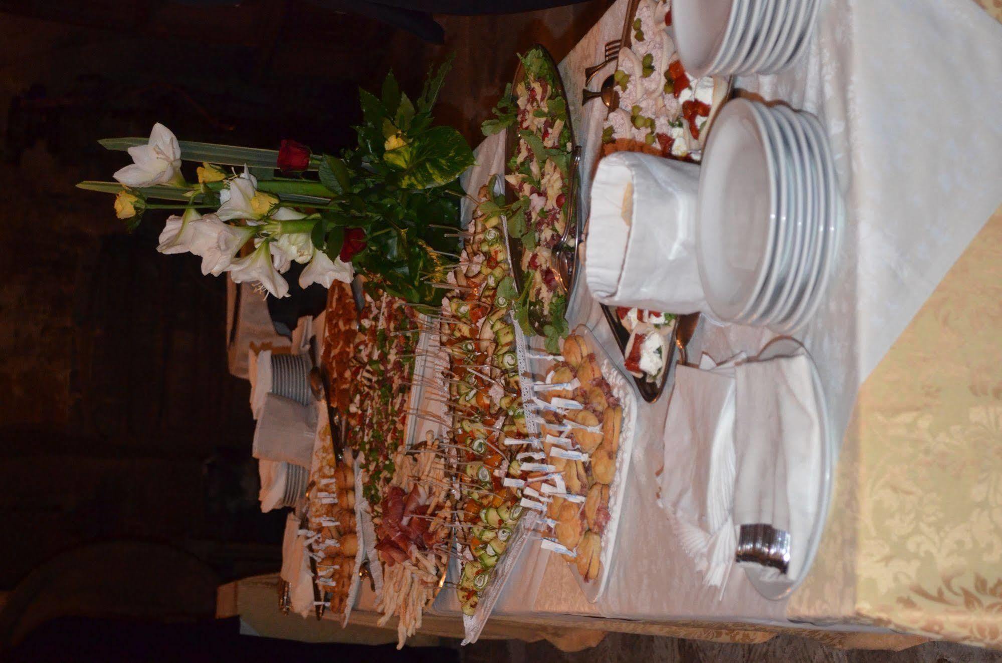 Hotel Oasi Neumann Cortona Luaran gambar
