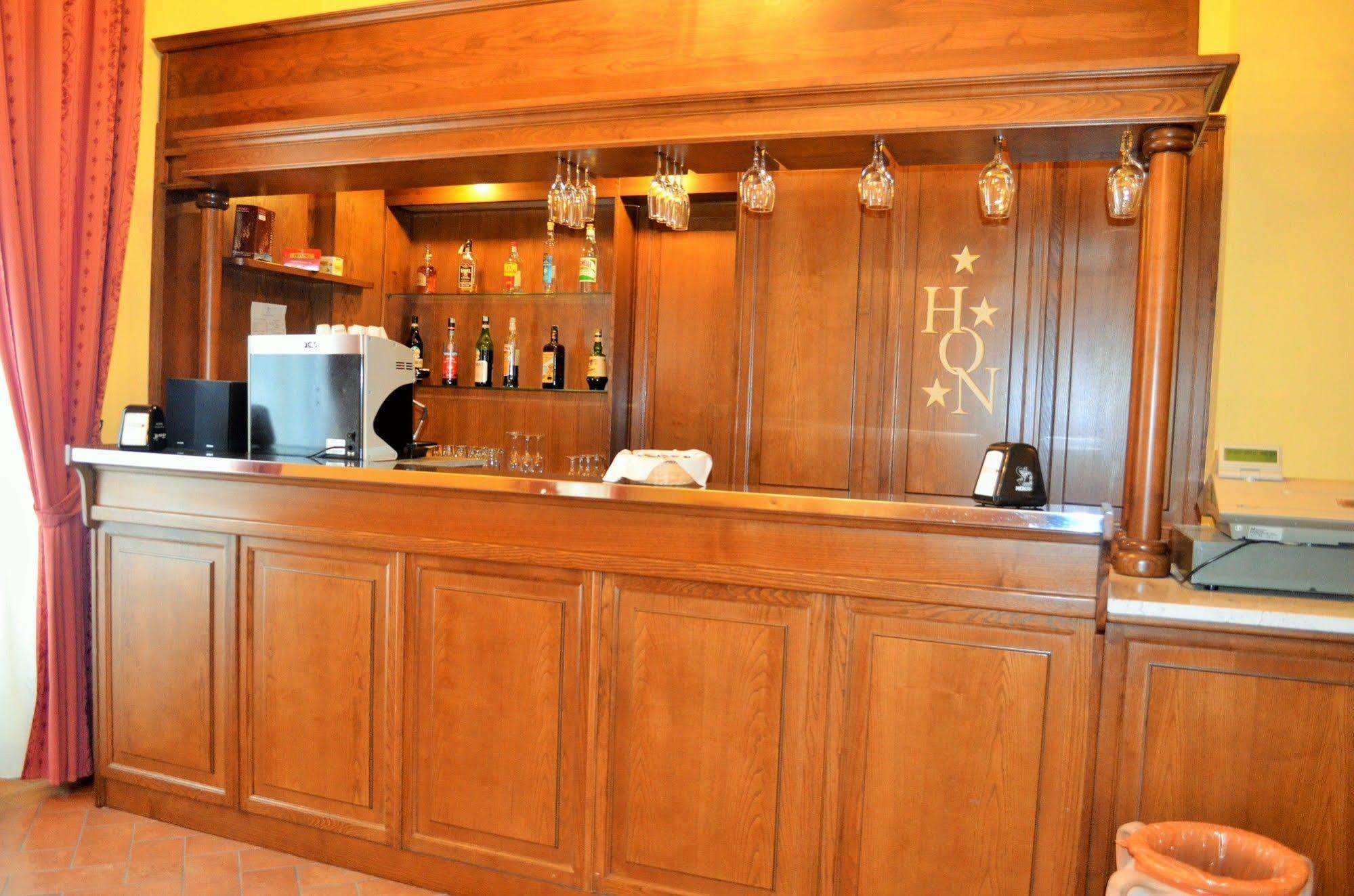 Hotel Oasi Neumann Cortona Luaran gambar
